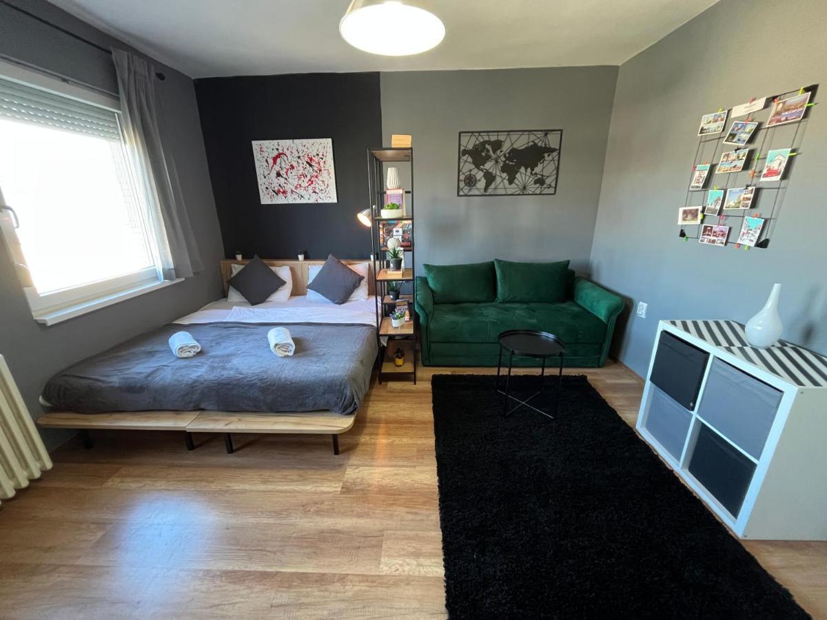 Mickitos City Center Apartment Skopje Ngoại thất bức ảnh
