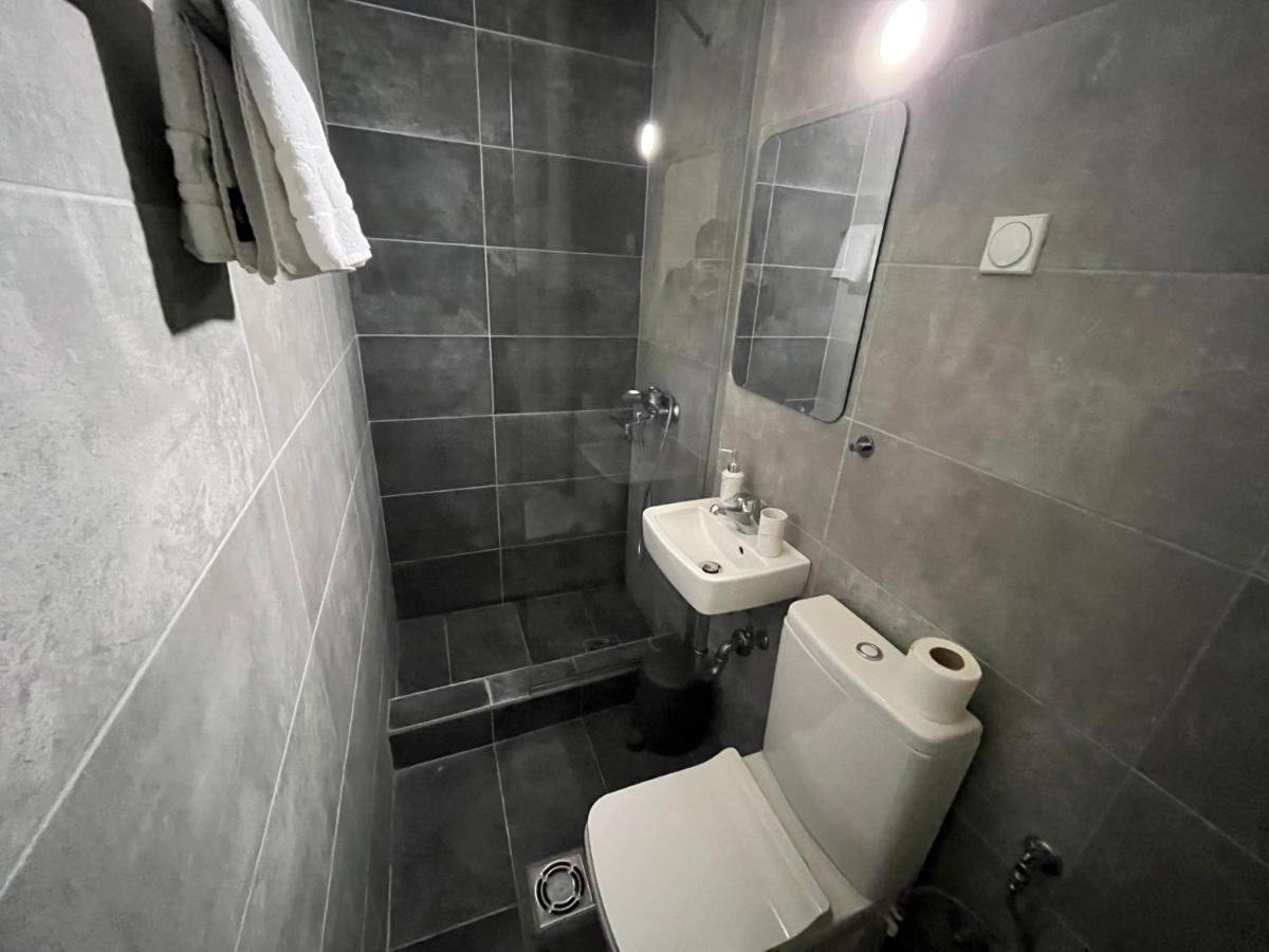 Mickitos City Center Apartment Skopje Ngoại thất bức ảnh