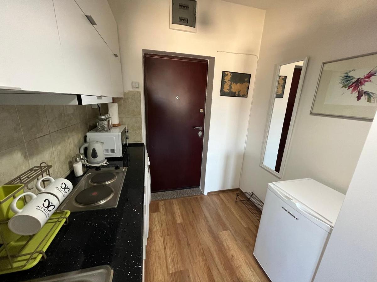 Mickitos City Center Apartment Skopje Ngoại thất bức ảnh