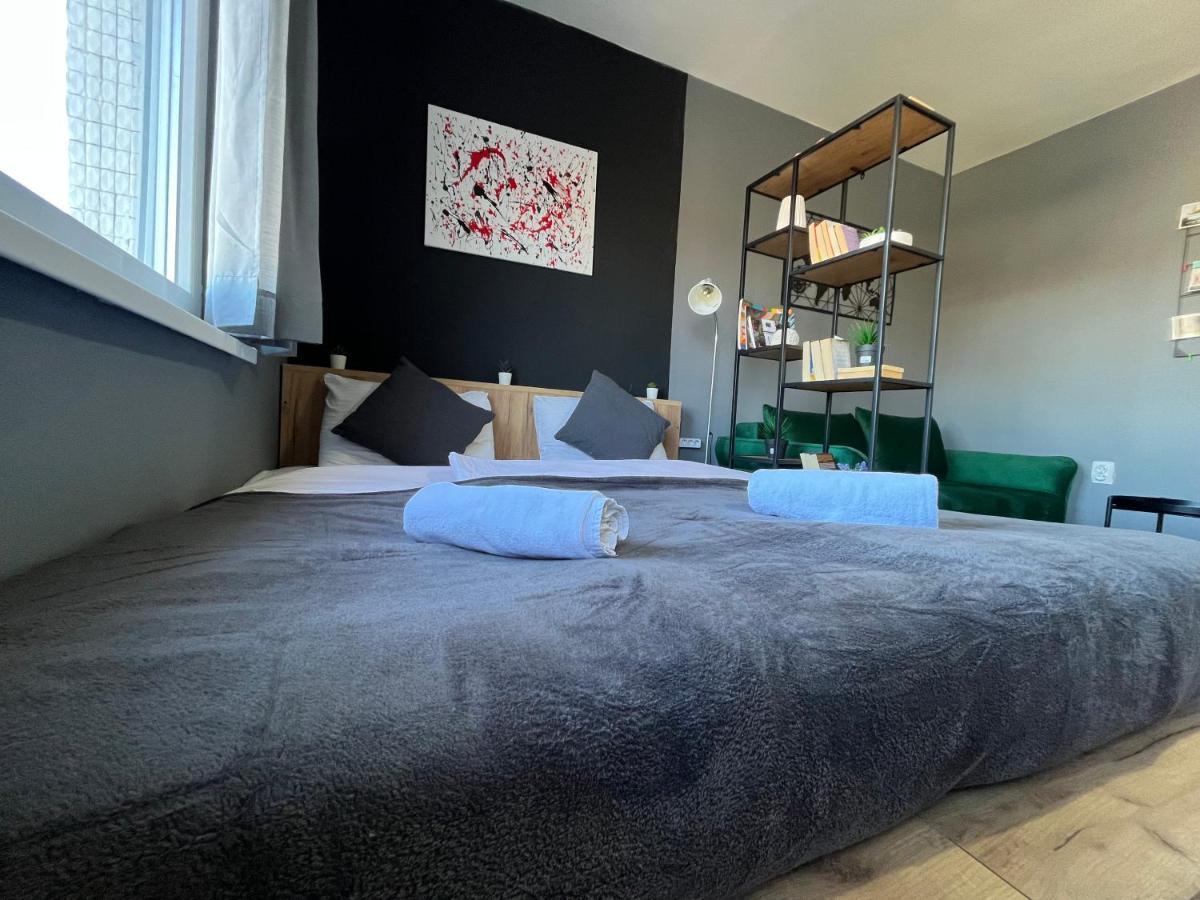 Mickitos City Center Apartment Skopje Ngoại thất bức ảnh