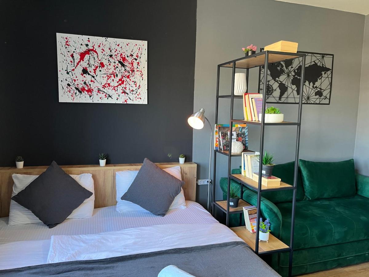 Mickitos City Center Apartment Skopje Ngoại thất bức ảnh