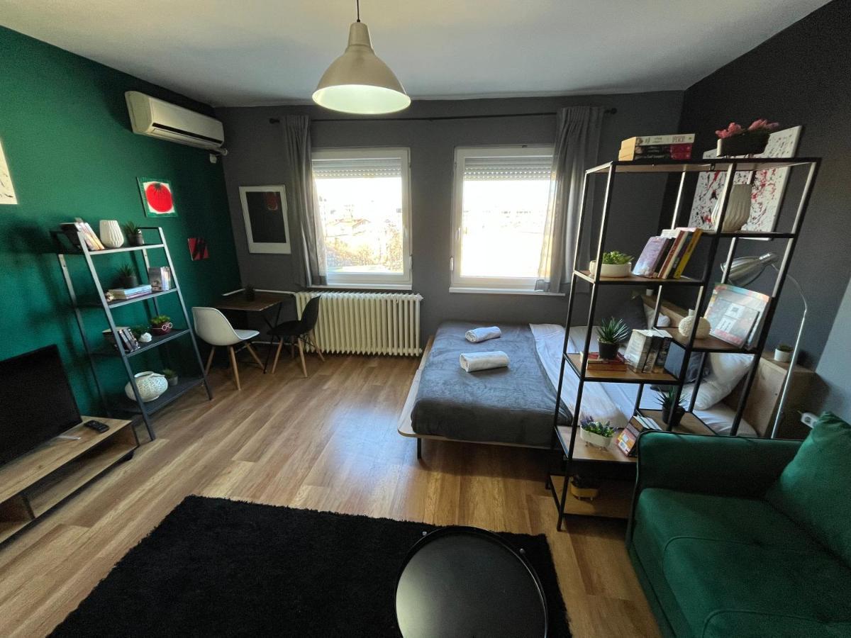 Mickitos City Center Apartment Skopje Ngoại thất bức ảnh