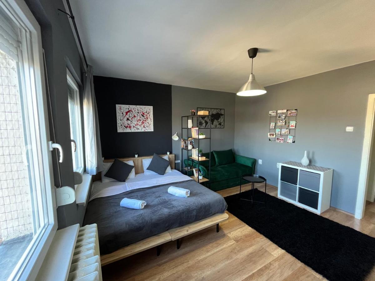 Mickitos City Center Apartment Skopje Ngoại thất bức ảnh