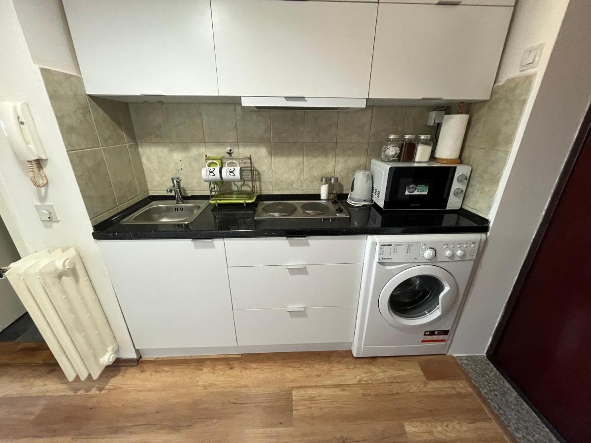 Mickitos City Center Apartment Skopje Ngoại thất bức ảnh