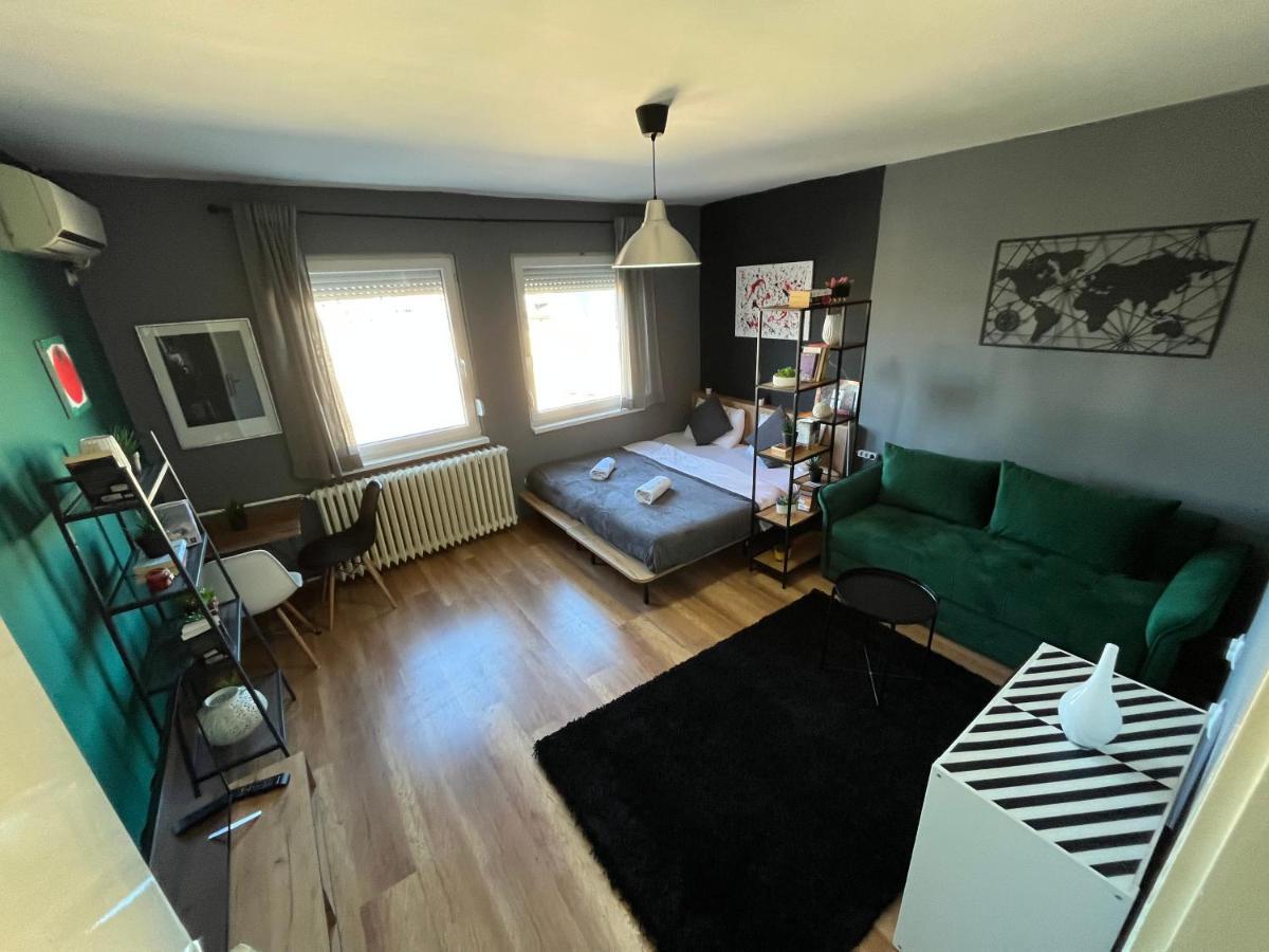 Mickitos City Center Apartment Skopje Ngoại thất bức ảnh