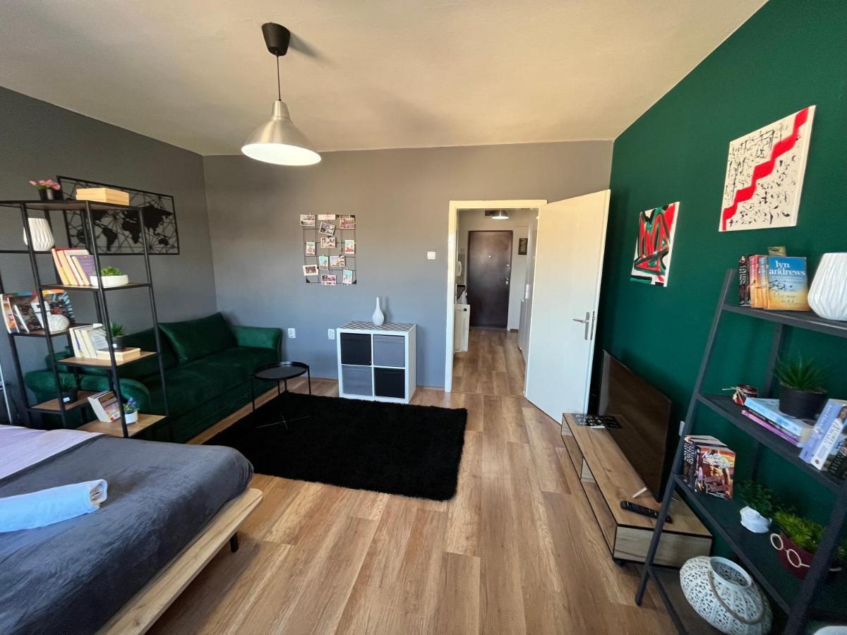 Mickitos City Center Apartment Skopje Ngoại thất bức ảnh