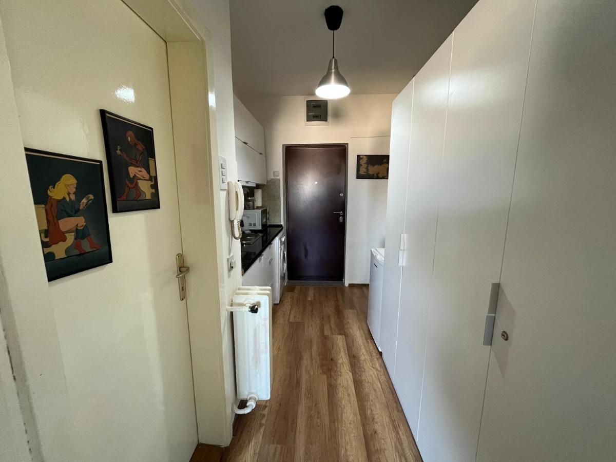 Mickitos City Center Apartment Skopje Ngoại thất bức ảnh