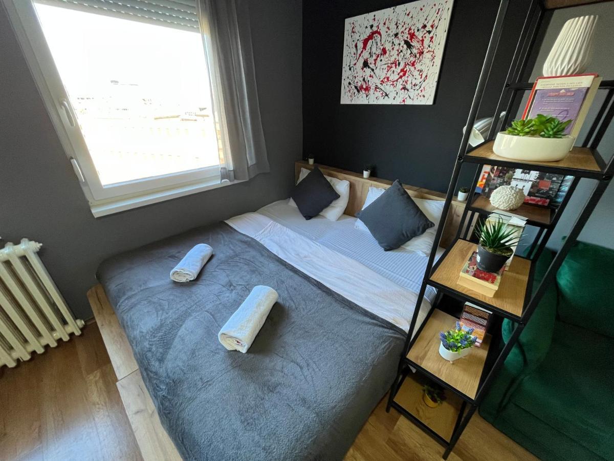 Mickitos City Center Apartment Skopje Ngoại thất bức ảnh