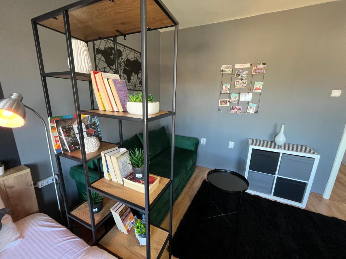 Mickitos City Center Apartment Skopje Ngoại thất bức ảnh