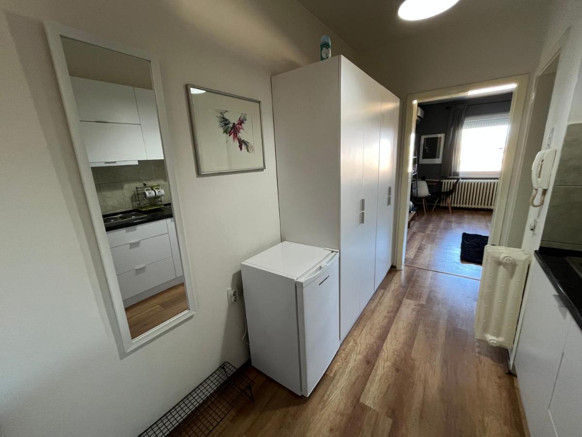 Mickitos City Center Apartment Skopje Ngoại thất bức ảnh