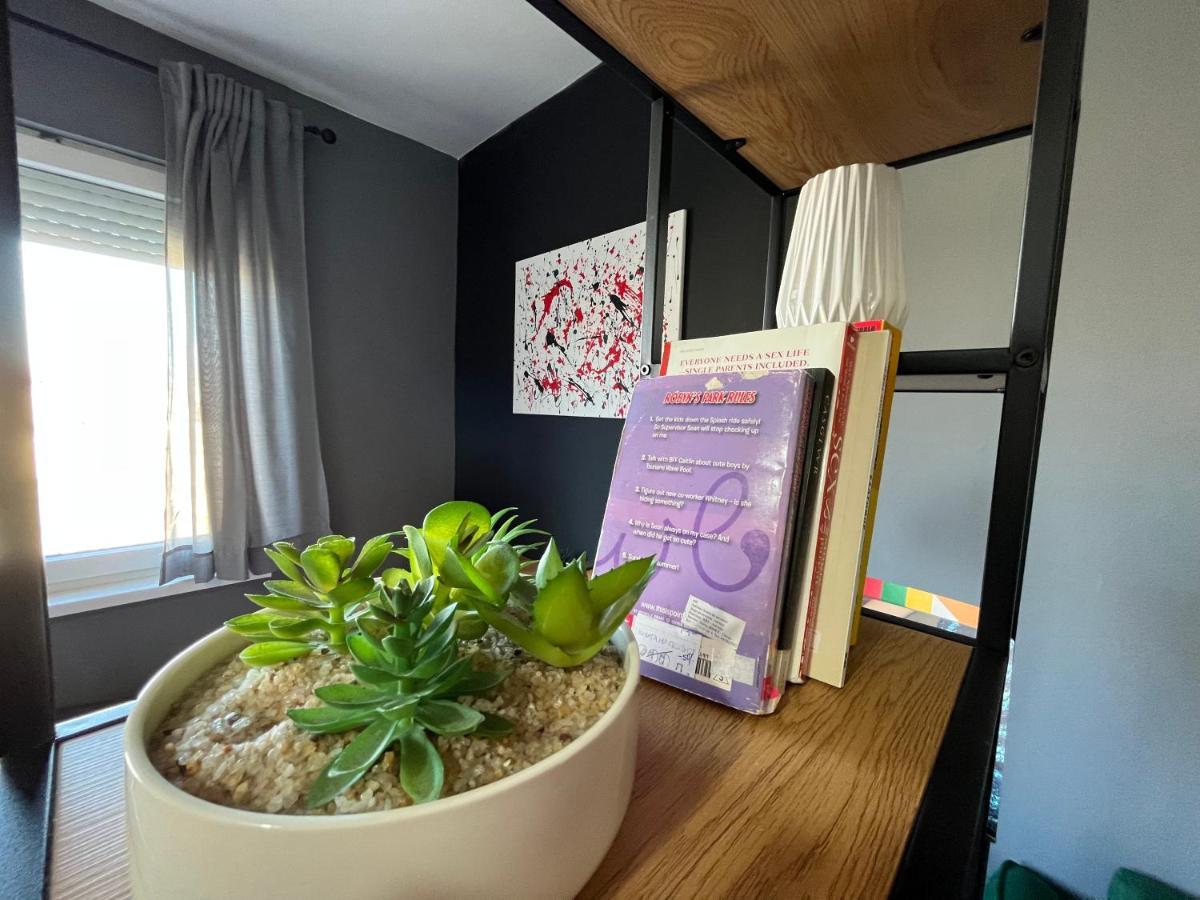 Mickitos City Center Apartment Skopje Ngoại thất bức ảnh