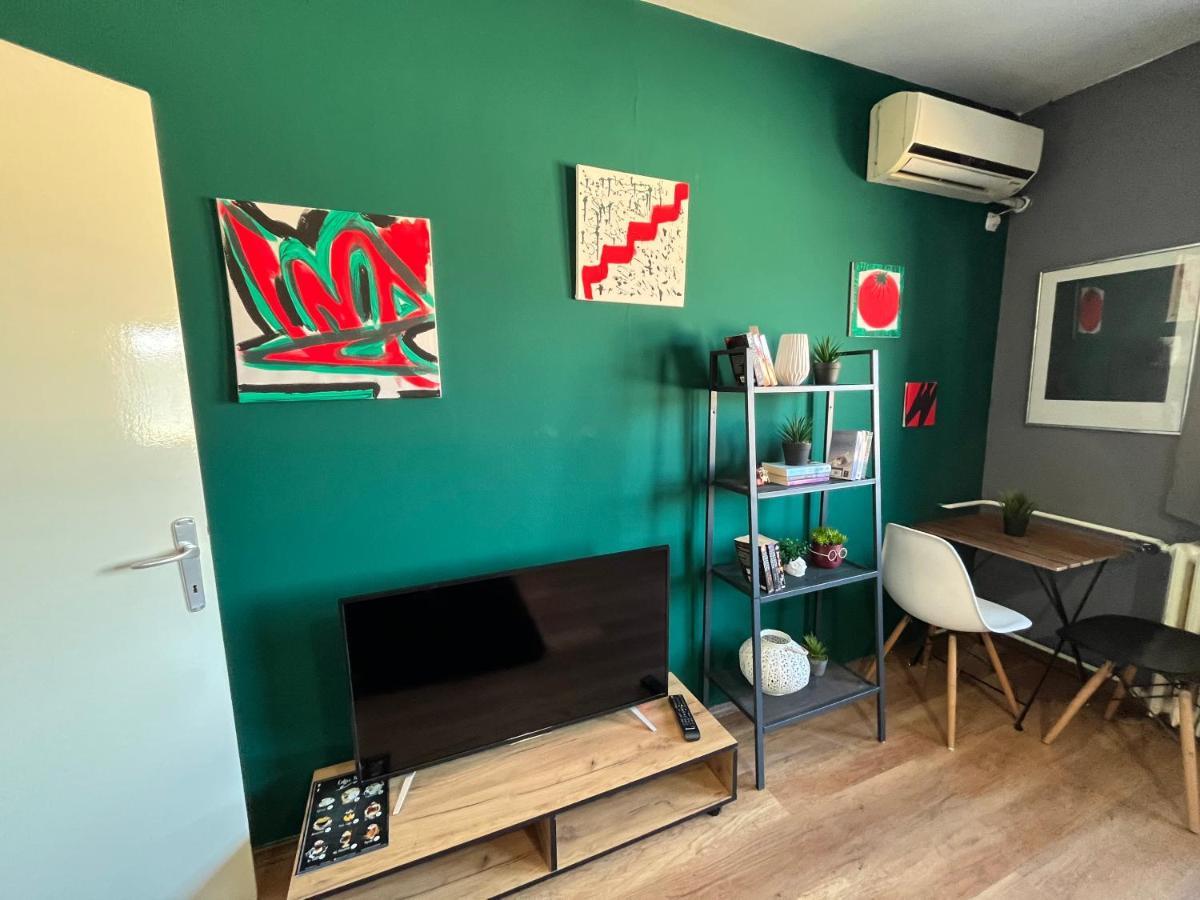 Mickitos City Center Apartment Skopje Ngoại thất bức ảnh