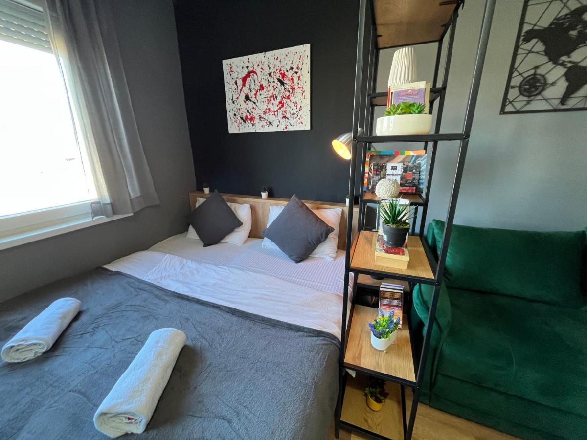 Mickitos City Center Apartment Skopje Ngoại thất bức ảnh