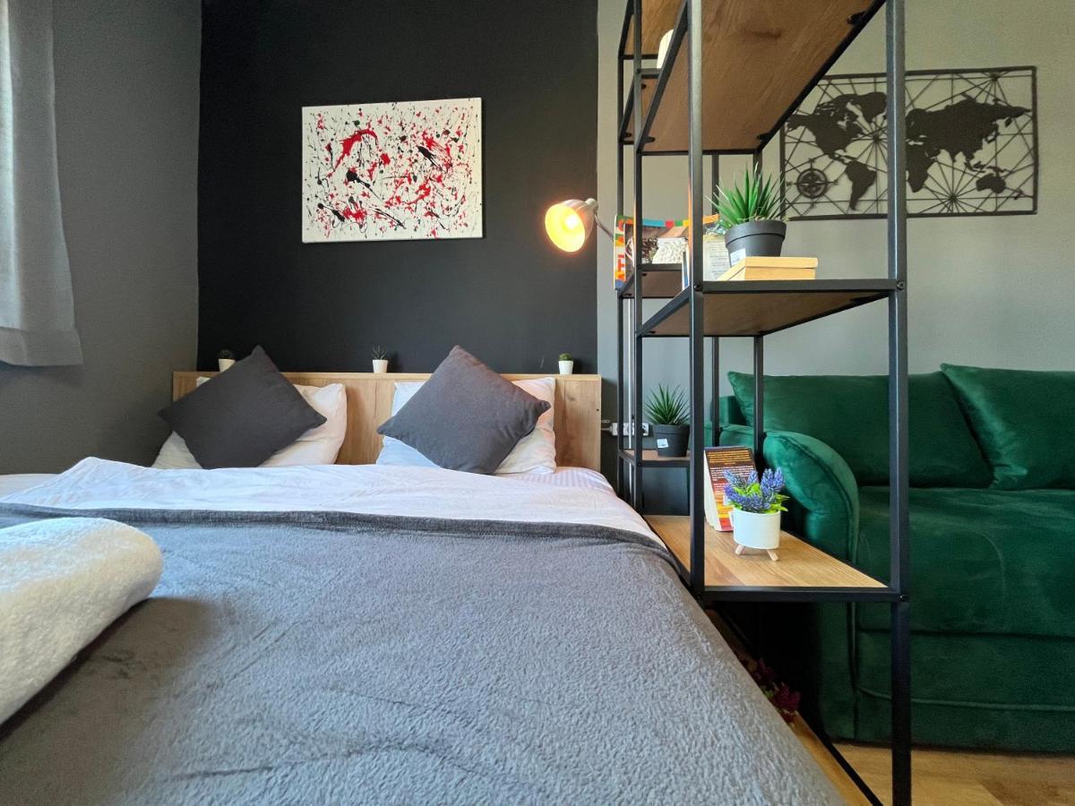 Mickitos City Center Apartment Skopje Ngoại thất bức ảnh